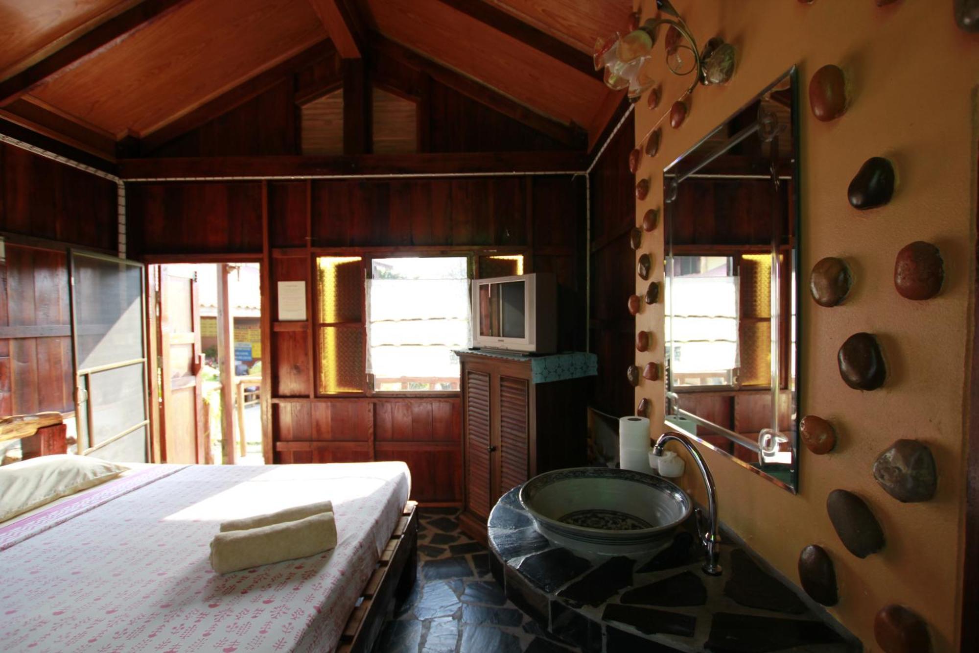 J&J Guesthouse Sukhothai Quarto foto